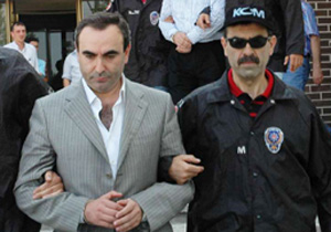 Evcil, kara paradan aklandı