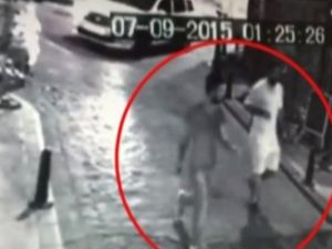 ABD uyruklu kadını gasp eden şahıslar güvenlik kamerasına yakalandı