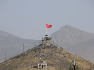 Nöbet kulübelerine roketatarlı saldırı