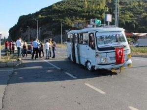 İşçi servisi otomobile çarptı: 10 yaralı