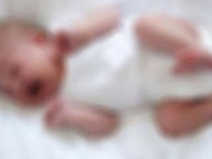 Numune verirken doğum yaptı: Yere düşen bebek öldü