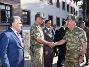 Genelkurmay Başkanı komutanlarla görüştü