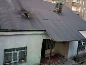 Çatışmada evlere patlayıcı düştü!