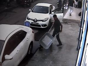 Hırsızın arsızı !