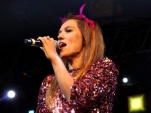 Demet Akalın’ın gözyaşları