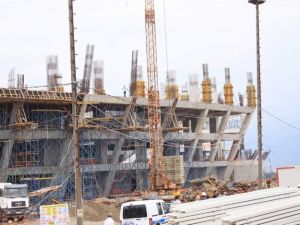 Vince çıkan işçiler 6 saat sonra indirildi