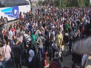 Otogarda mültecilerin bekleyişi sürüyor