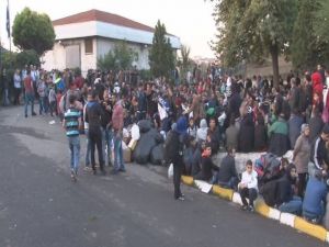 Suriyeli mülteciler otogarda sabahladı