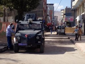 Teröristler cezaevine roket attı