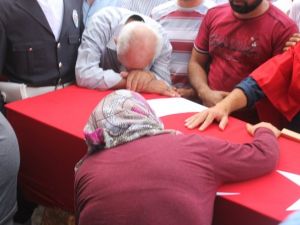 Hatay şehidine veda etti