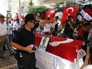 Son yolculuğuna gül suyuyla uğurlandı