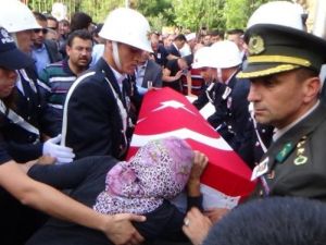 Şehit polis tekbirlerle uğurlandı