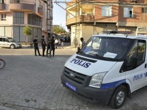 Önce babasını öldürdü sonra annesini..