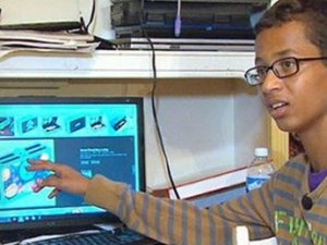 Okula getirdiği saati bomba sandılar