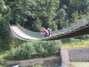 Bu köprüden geçmek yürek ister !