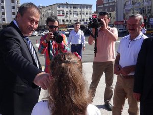 Rize'de skandal şiir: Rizeli silah yapar silah atar, kızdırırsan çeker sokar bıçağı