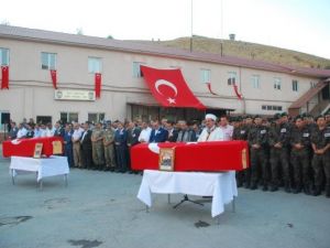 Şehit polisler için tören