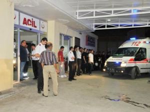 Otomobil kaldırıma daldı: 3 ölü, 4 yaralı