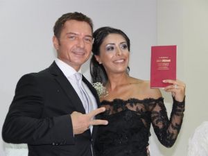 Ünlü spiker dünyaevine girdi