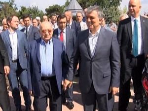 Abdullah Gül’le motosikletli gencin yol verme diyaloğu