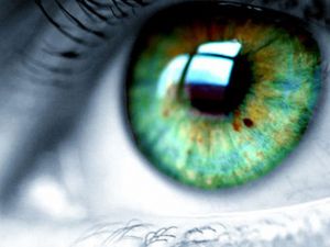 Temizlik yaparken gözünden oluyordu