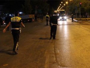 Freni boşalan kamyon kırmızı ışıktaki 5 aracı biçti!