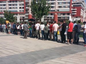 Milli maç bileti kuyruğu