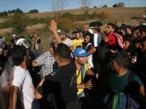 Sığınmacılarla polis arasında gerginlik