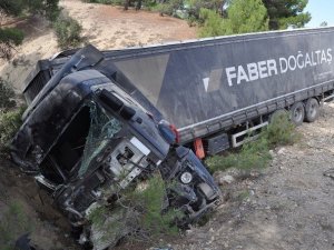 Freni Patlayan Kamyonda Can Pazarı