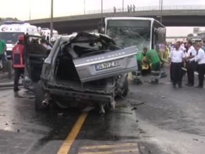 Metrobüs seferlerini durduran kaza: 4 yaralı