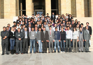 Gençler Anıtkabir'e akın etti