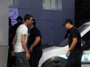 Emniyet amirinin aracına ateş açtılar