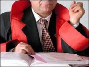 Kendisini hapse gönderen yargıca iliğini teklif etti