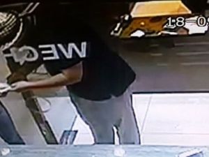 3 dakikada 2 bin 600 dolar çaldı !