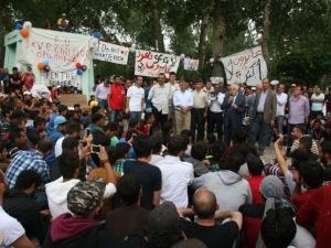 Sığınmacılar Vali’yi protesto etti