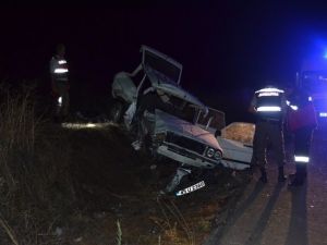 2 otomobil kafa kafaya çarpıştı: 2 si ağır, 5 yaralı!