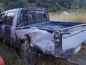 Aracını tamir etmeye çalışırken...