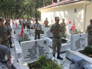 Askerler dua etti, aileler gözyaşlarına boğuldu