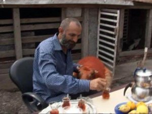 Kurbanını kesmeye kıyamayınca birlikte kahvaltı yaptılar
