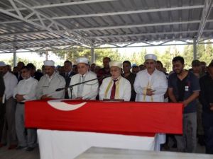 Şehit asker bayram günü son yolculuğuna uğurlandı