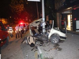 Otomobil ikiye bölündü