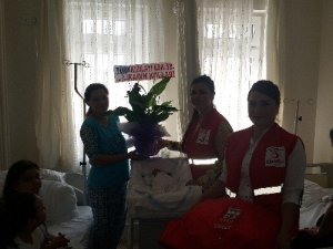 Türk Kızılayı Eskişehir Şubesi Kadın Kollarından Bayramda Da Sevgi Bohçası