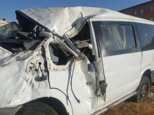 Yol ayrımında devrildi: 1 ölü, 7 yaralı