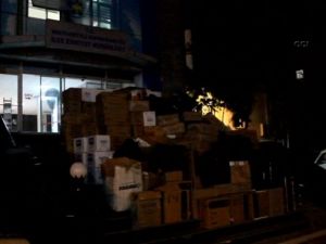 Emniyet Müdürlüğünün önünü kapattı !