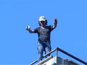 Lübnan’a uçak bileti alamayınca intihara kalkıştı