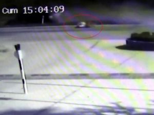 Çocuk otomobilin altında kaldı