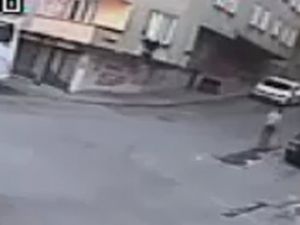 Önce evine girdiler sonra otomobilini çaldılar