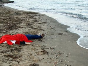 Sığınmacıları taşıyan bot battı!