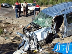 Bayram dönüşü feci kaza: 3 ölü, 3 yaralı