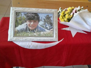 Okula oğlu yerine fotoğrafını götürdü!